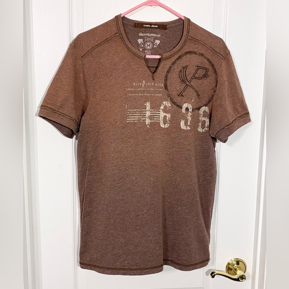 Y2K Guess Notch Neck Exposed Seam Graphic Tee Brown Men’s Medium